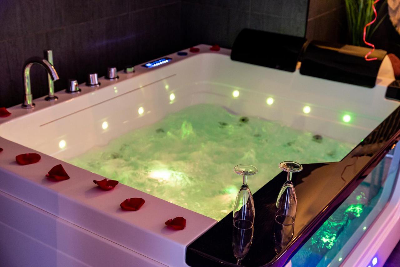 דיז'ון Suite And Spa 21 מראה חיצוני תמונה